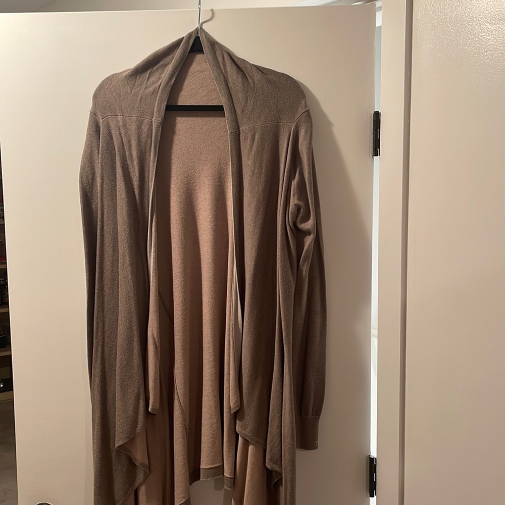 Dust sweater